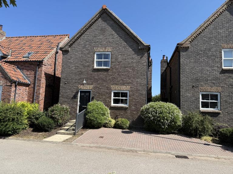Rainbow's End at The Bay Filey, 2 dogs welcome, sleeps 6 - B&B Filey