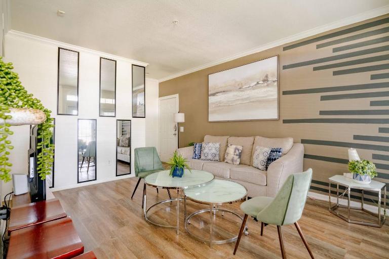 Spacious 2 Bed 2 Bath 9 minutes from Downtown - B&B Houston