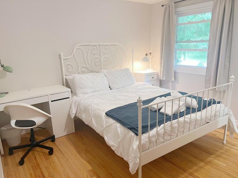 Spacious 4BR2BAHouse sleep 8 near Western Univercity Free Parking - B&B London