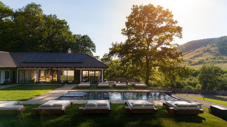 Hunter's Mansion - Transylvania - B&B Gorgan