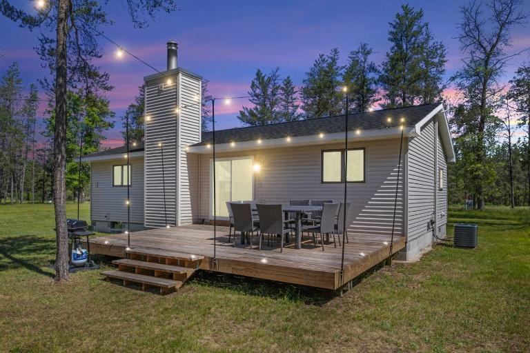 Tall Pines Lodge great location sleeps 9 - B&B Irons