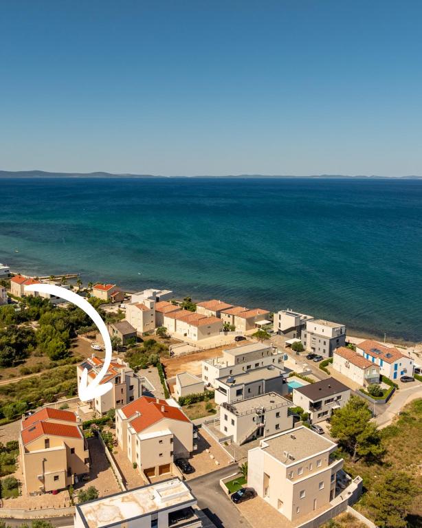 Apartments Dionis 50 meters from the beach - by TA Leut Agency - Chambres d'hôtes Privlaka