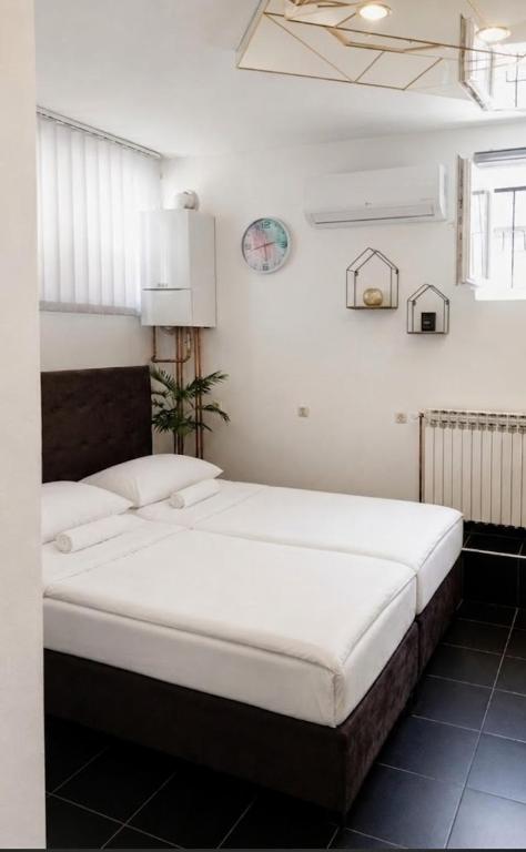 Floki studio in the center - B&B Sarajevo