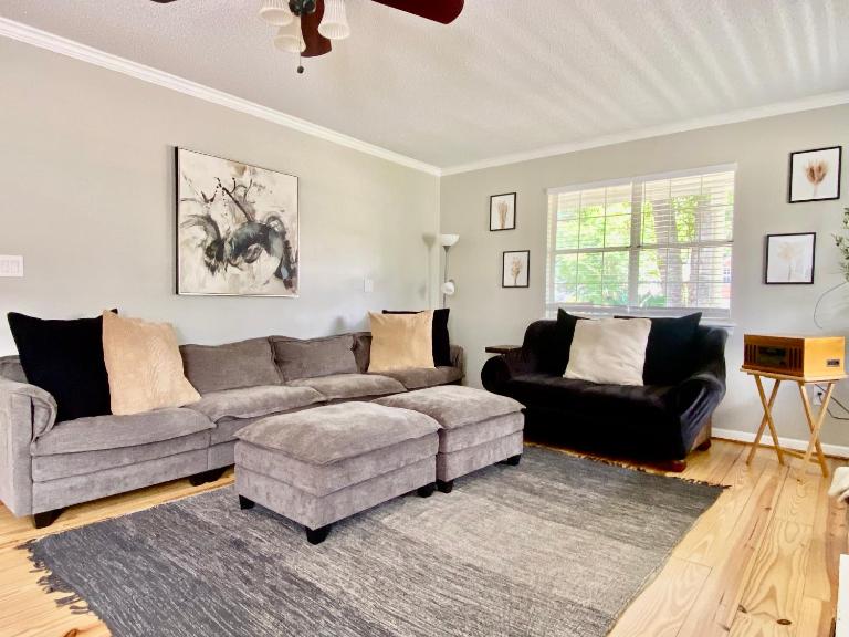 Cozy Home Away From Home - Pet-friendly, King bed - B&B Charleston