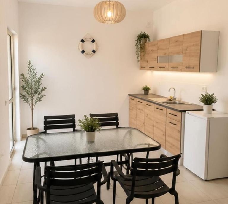 Seaside Apartment in Qerret - Bed and Breakfast Golem