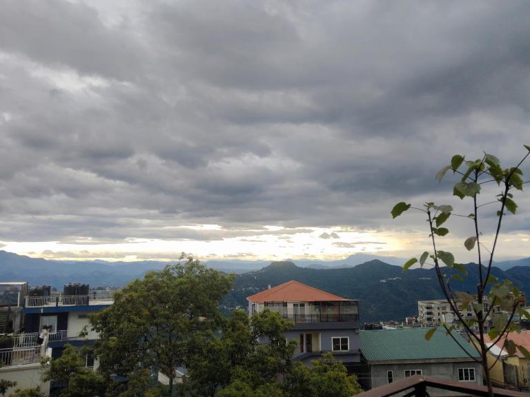 Destination Homestay Zarkawt Rooftop Room - Chambres d'hôtes Aizawl