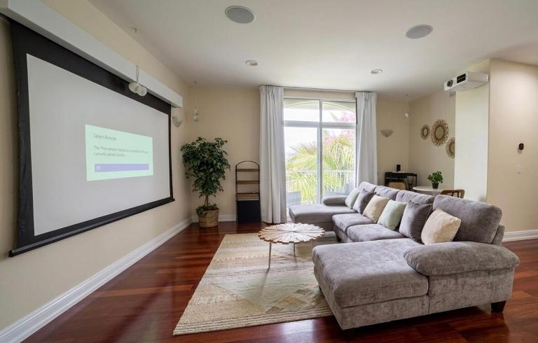 Luxury 3 bedroom with private rooftop in Sawtelle - B&B Los Angeles