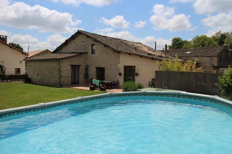 Les Cerisiers Gîtes - Ferienwohnung Lezay