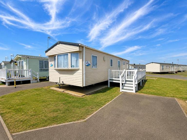 Caravan With Wifi And Decking At St Osyth Beach Holiday Park Ref 28017Kv - B&B Clacton-on-Sea