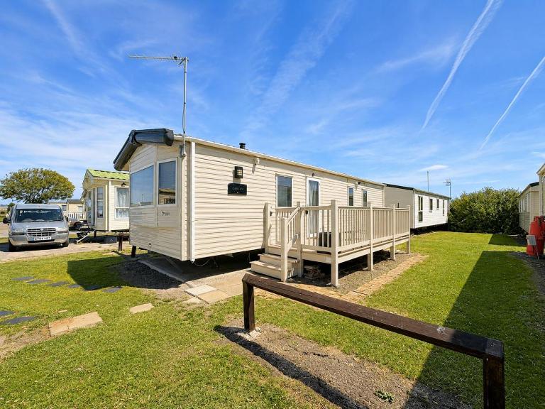 Lovely 6 Berth Caravan At St Osyth Beach Holiday Park Ref 28059Fv - B&B Clacton-on-Sea