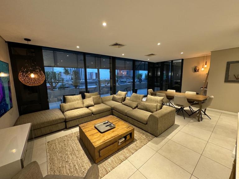 Luxury 3 Bedroom Penthouse - Umhlanga Rocks - B&B Durban