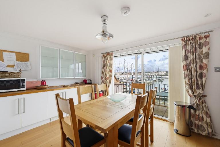 Marina View - B&B Plymouth
