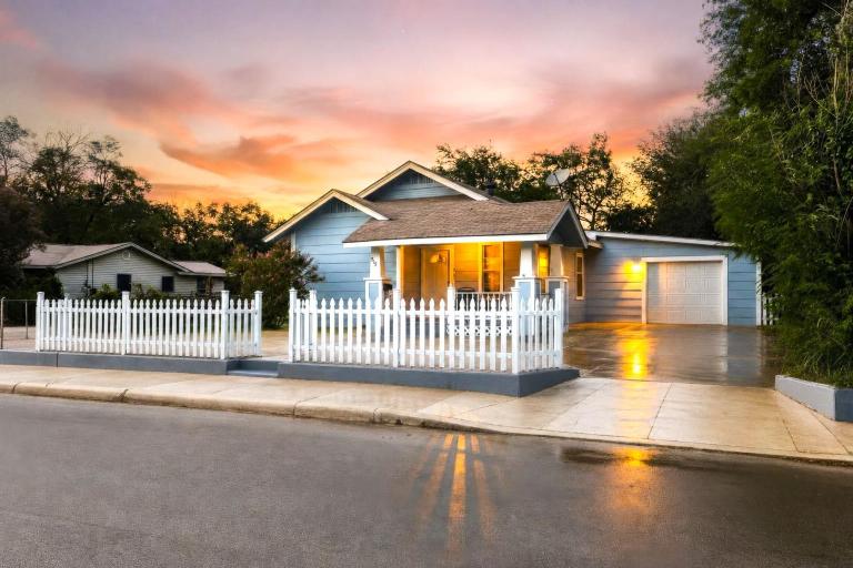The Southtown Social House - B&B San Antonio