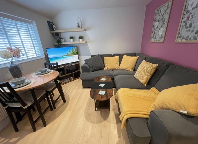 Modern 2-bed duplex- Easy Walk to Addenbrookes - Ferienwohnung Cambridge