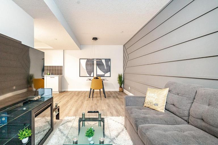 Hotchlair Private Suite with Kitchen, Dining & Cozy Living Area - Chambres d'hôtes Calgary