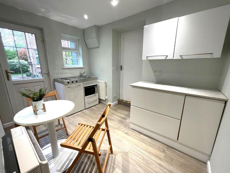 Convenient Studio near Addenbrookes with Parking - Ferienwohnung Cambridge