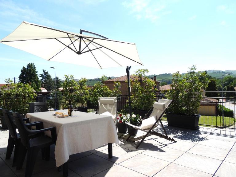Casa Baratta - Il Gelso, Neive, terrazza panoramica sulle Langhe - B&B Neive
