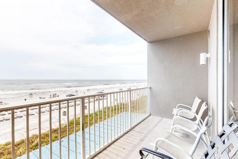 Charming waterfront condo with pools fitness center & beach access - B&B Panama City Beach