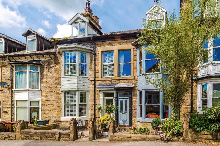 Peak district Victorian family home - B&B Buxton