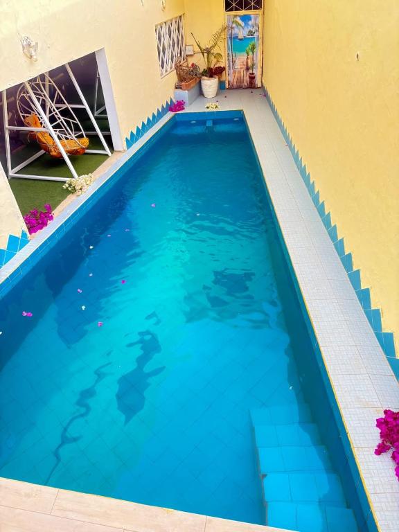 Chambre salon cuisine piscine jacuzzi Saly - B&B Mbour