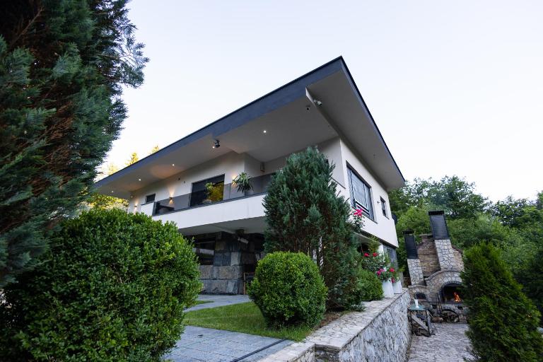 Villa Eterna - Bed and Breakfast Tarčin