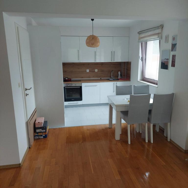 Lena apartman - B&B Žepče