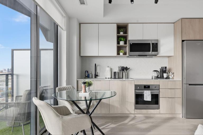 Modern Escape with Panoramic Views - B&B Toronto