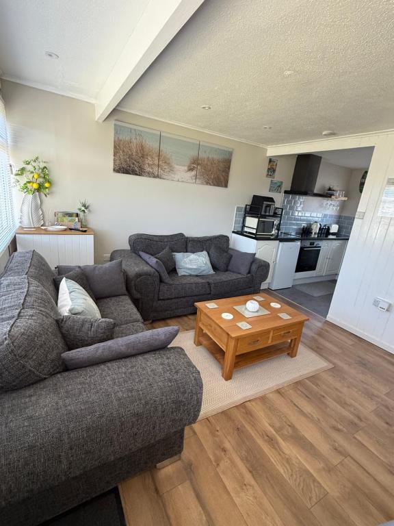 POPPY & MARLEYS RETREAT hemsby, electricity and bed lining included, close to beach and amusements, a great little escape for exploring the coastal towns of Norfolk - Chambres d'hôtes Great Yarmouth