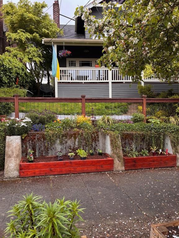Cool Apartment in vibrant Seattle neighborhood - Bed and Breakfast Seattle
