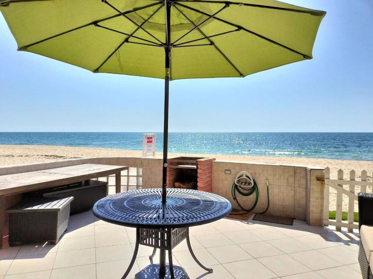 Las Brisas #8 Beachfront - On the sand and steps from Mannys for tacos & tequila - B&B Puerto Peñasco
