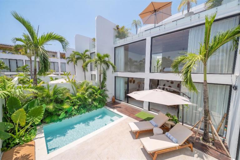 Darina Villa - Private Rooftop Escape with Pool Close to Beach - Ferienwohnung Padang