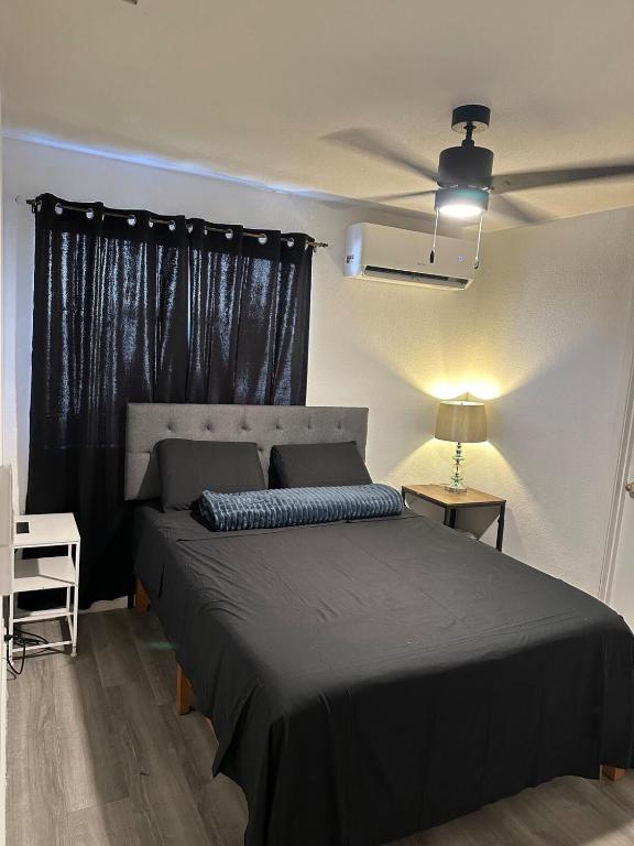 Cozy Tiny Home Minutes from Westgate Glendale - B&B Glendale