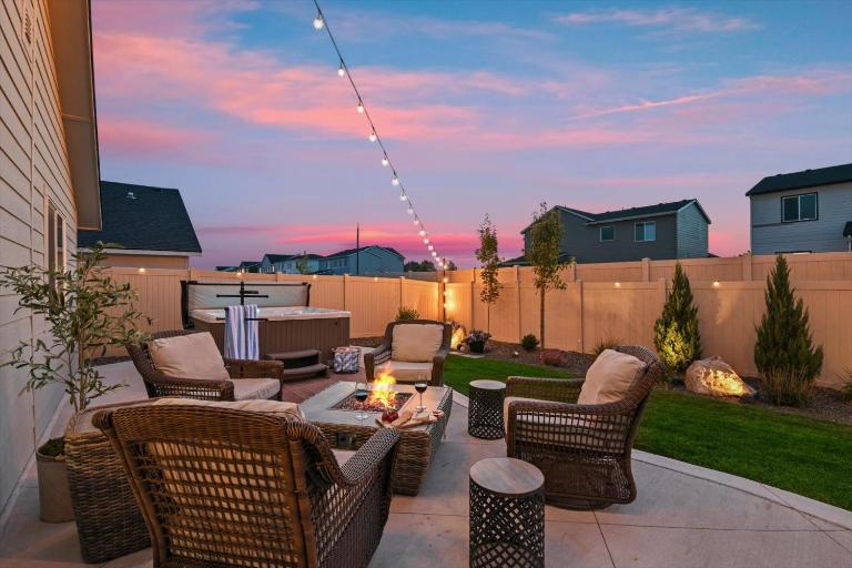 Mineral Spa Fire Pit Game Room Mini Split AC - B&B Meridian
