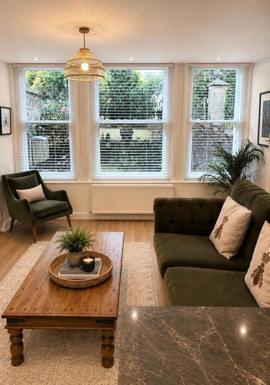 The Garden Flat - Stylish Retreat Near Racecourse - B&B York