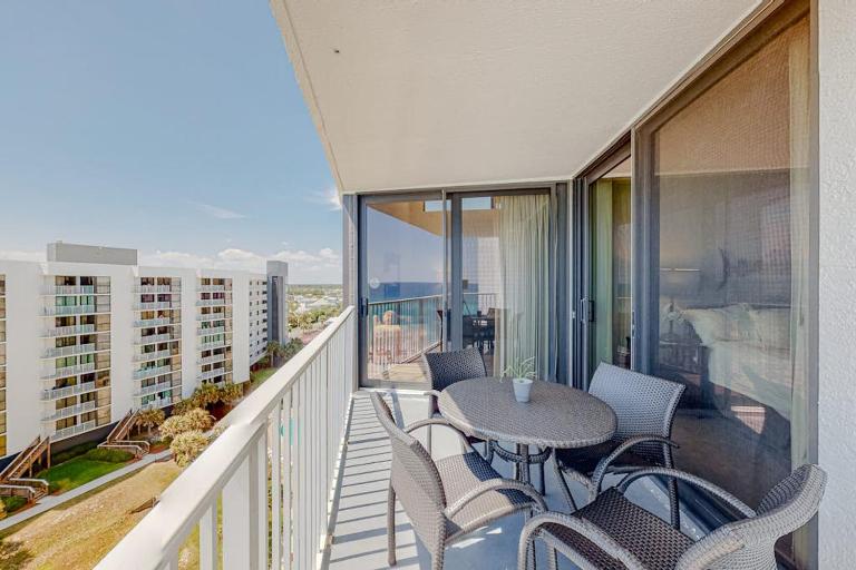 8th Floor condo Seasonal beach service Minutes to dining - Ferienwohnung Destin