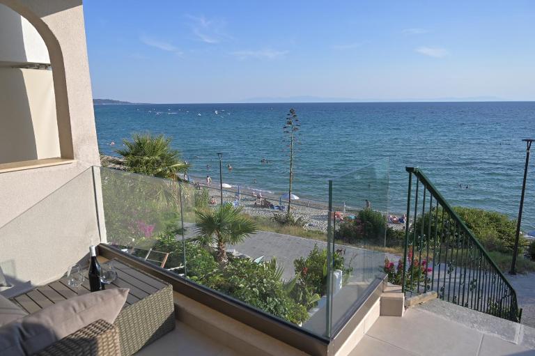 MD Luxury Suites Front De Mer - Ferienwohnung Síviri