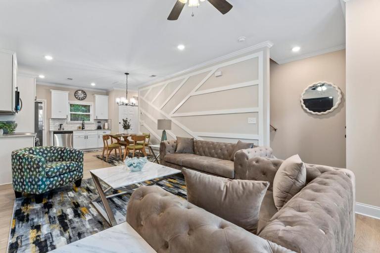 Home Away Near Uptown & Airport with Fenced Yard - B&B Charlotte