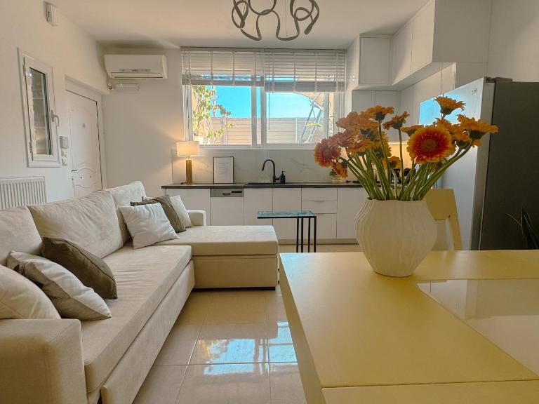 Whitealcyone Fit & Zen Apartment - B&B Loutsa