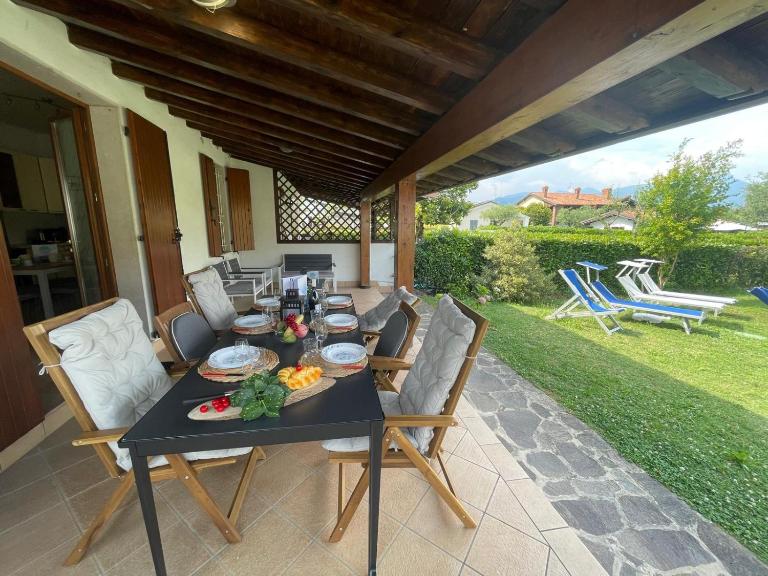 Villa Dolce Riva Lake Escape by Booking Garda Lake - Chambres d'hôtes Manerba del Garda