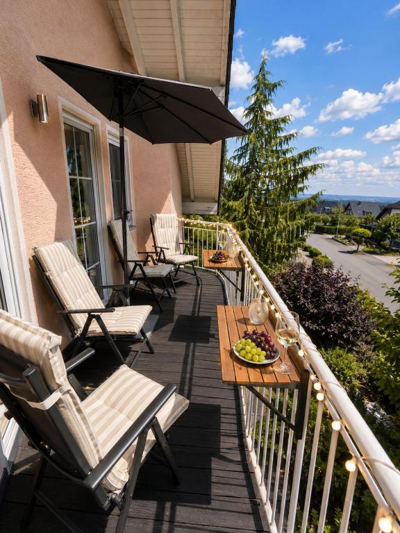 Design Lodge nahe Cochem mit Balkon - für bis zu 4 Personen -95 qm - Eifel-Mosel Lounge - B&B Greimersburg