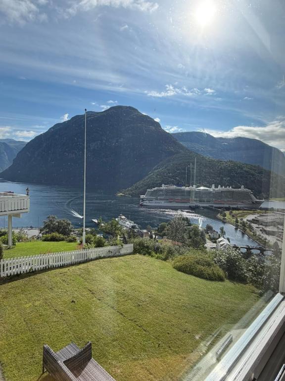House with the View - Bed and Breakfast Hellesylt