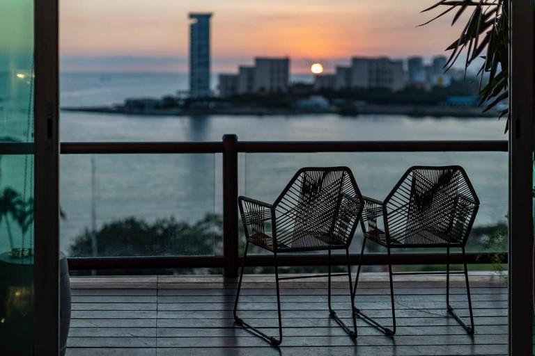 Cruise view Condo Best Location - B&B Puerto Vallarta