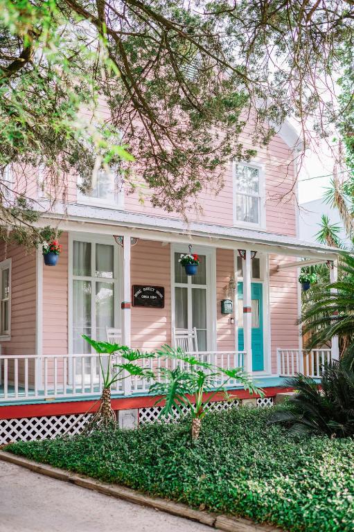 NEW Entire 3BR House w Free Parking Walk Downtown - B&B San Agustín