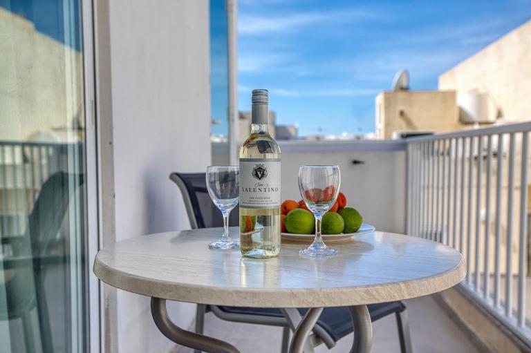 Gzira 2BR Apartment Peaceful Balcony View - B&B Gżira