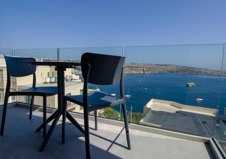 Gorgeous 1-BR Seaview Apartment - Chambres d'hôtes San Pawl il-Bahar