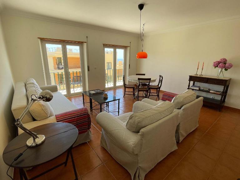 Stylish Coastal Apartment with Sea View - B&B Lourinhã