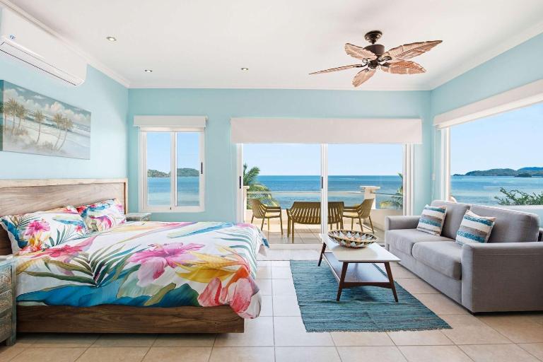Beachfront Penthouse with Panoramic Ocean Views - B&B Playa Flamingo