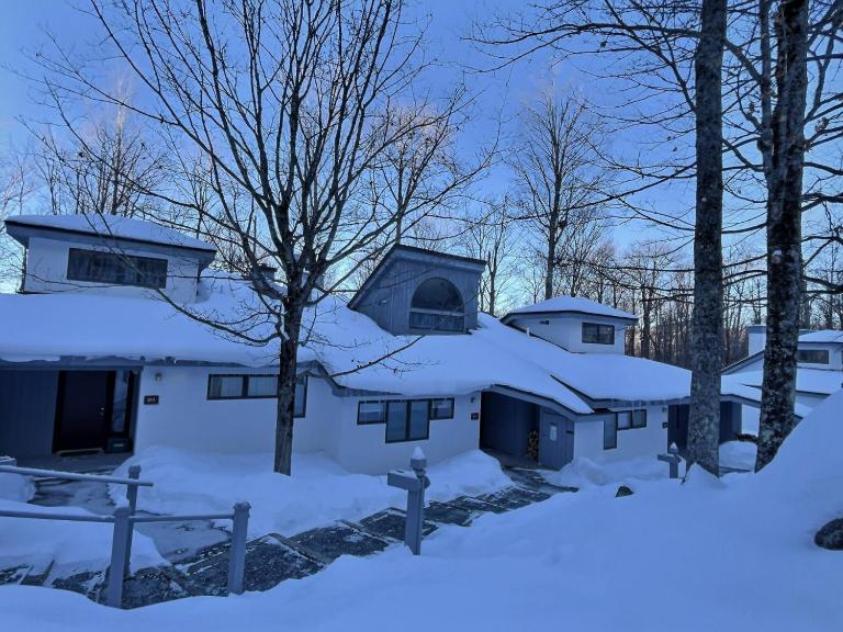 SugarBear- Pool, Hot Tub, 2 En Suites BRs - Ferienwohnung Killington