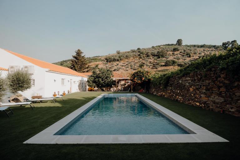 Valadouro Dona Adelaïde With a Pool - B&B Espinhosa