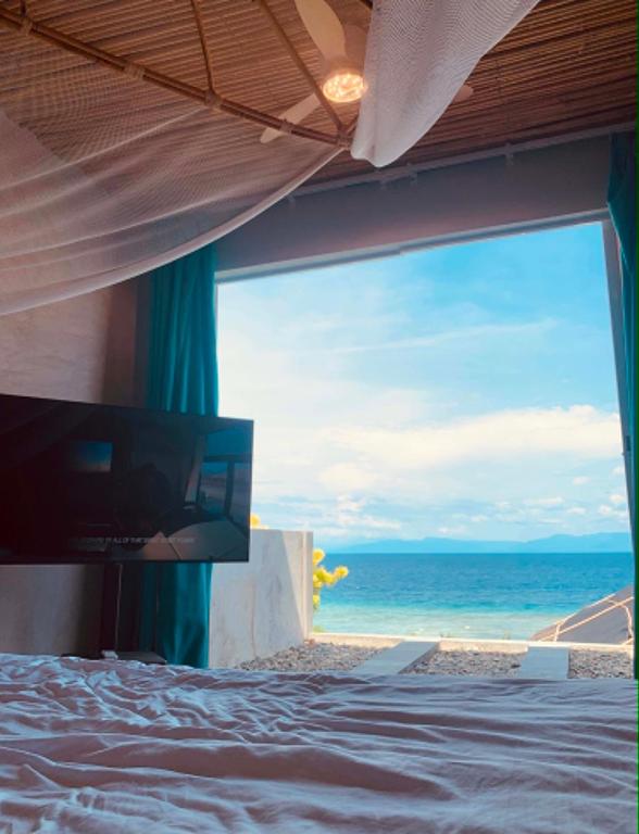 Beachfront Sunset Sky Villa on 1,5 km Lambug Beach, Kawasan Falls 10 Min, Badian Moalboal - The Verge Cebu - B&B Badian